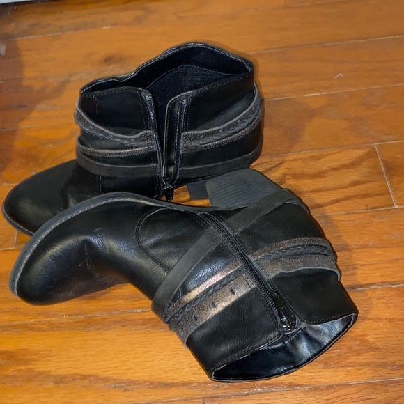 Womens Size 8 Heeled Booties with Belt Details - Picture 1 of 4